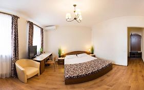 Excellent Studio Apartment In The Center - Kravtsova Lane 13B